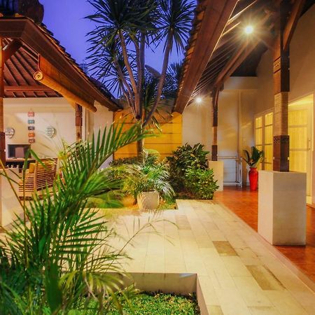 Villa Matahari Seminyak Buitenkant foto